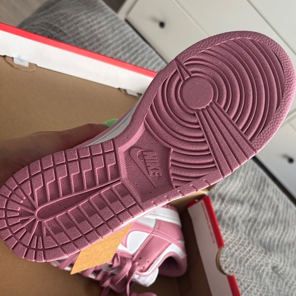 Nike Dunk Low-Top “Next Nature” in White/Elemental Pink - Picture 2 of 6